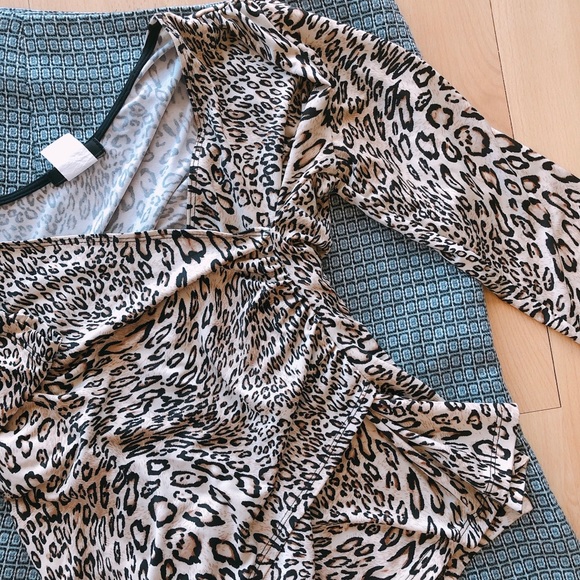 🐆 ISCA Leopard Print Surplice Ruched Top 🐆 - Picture 1 of 13